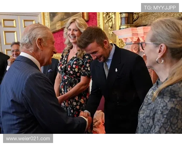 贝克汉姆豪华酒吧庆祝封爵盛典 星光熠熠引众人围观